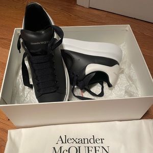 Alexander Mc Queen navy sneakers